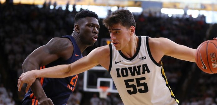 Iowa vs. Illinois, picturing in-game.