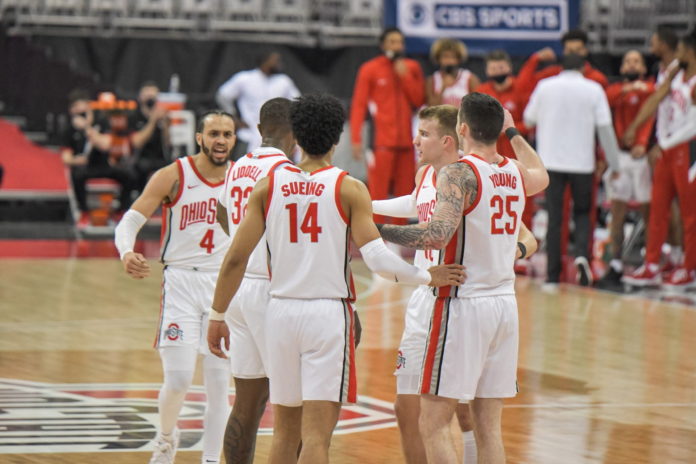 Ohio State basketball players huddling up.