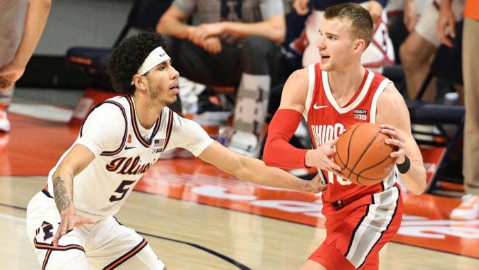 A picture of Ohio State and Illinois basketball players competing.