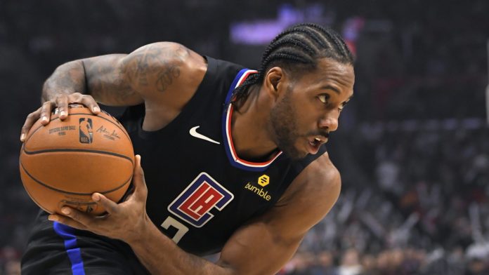 Kawhi Leonard priming for a drive inside.