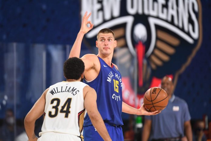 Nuggets star Nikola Jokic posting up against a Pelicans' player.