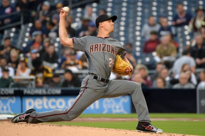 DIamondbacks' Luke Weaver at the mound.