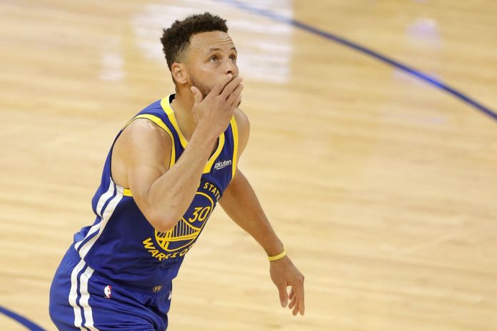 Warriors star Steph Curry blowing a kiss after drilling yet another 3 point shot.