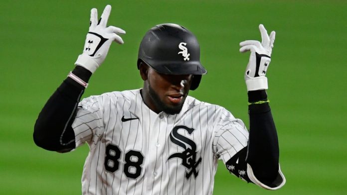 Luis Robert of the White Sox, rounding the bases.