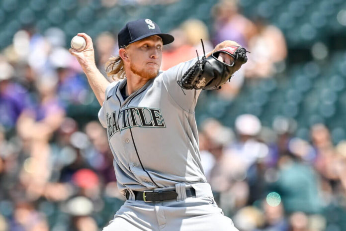 Mariners' rookie Darren McCaughan on the mound.